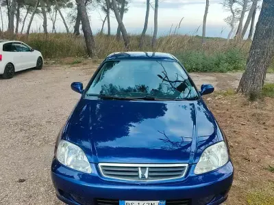 Usata Honda Civic 90 CV (66 kW) 2001 Blu Berlina
