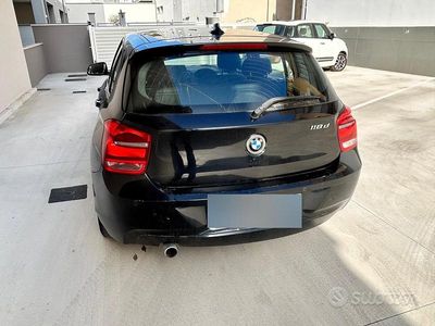 Begagnad BMW 118 Sport Line 143 HK (105 kW) 2014 Svart Halvkombi
