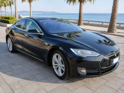 Usata Tesla Model S 247 kW (336 CV) 2014 Nero Utilitaria