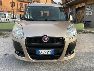 Usata Fiat Doblò Emotion 105 CV (77 kW) 2011 Oro Monovolume