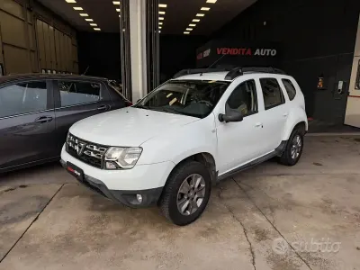 Usata Dacia Duster Lauréate 110 CV (80 kW) 2016 Bianco SUV