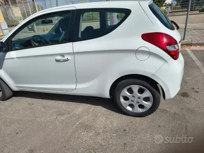 Usata Hyundai i20 90 CV (66 kW) 2010 Bianco Utilitaria