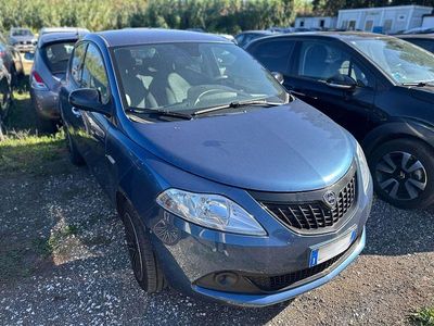 Usata Lancia Ypsilon Silver 70 CV (51 kW) 2023 Blu Utilitaria