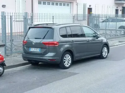 Usata VW Touran Trendline 116 CV (85 kW) 2017 Argento Monovolume