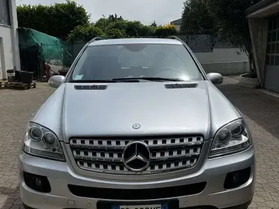 Usata Mercedes ML320 224 CV (164 kW) 2008 Argento SUV