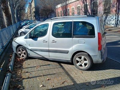 Begagnad Peugeot Partner Tepee 90 HK (66 kW) 2010 Grå Minibuss