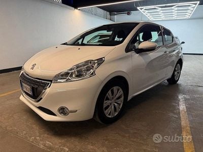 Begagnad Peugeot 208 Access 82 HK (60 kW) 2013 Vit Halvkombi