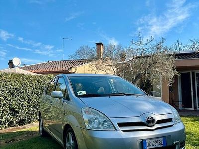 Usata Toyota Corolla Verso 2006 Grigio Monovolume