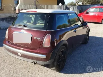 Usata Mini Cooper 116 CV (85 kW) 2002 Marrone Utilitaria