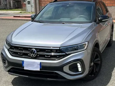 Usata VW T-Roc R-line Plus 116 CV (85 kW) 2025 Argento SUV