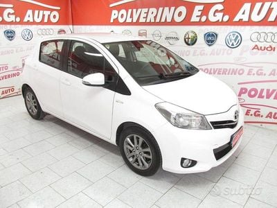 Usata Toyota Yaris Lounge 70 CV (51 kW) 2014 Bianco Utilitaria