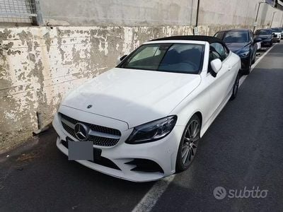 Usata Mercedes C220 AMG 194 CV (142 kW) 2019 Bianco Cabrio