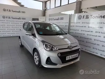 Usata Hyundai i10 Style 66 CV (48 kW) 2017 Grigio Utilitaria