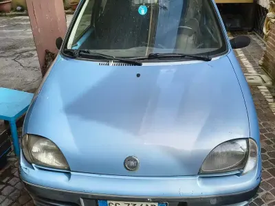 Usata Fiat 600 54 CV (39 kW) 2001 Bluazzurro Berlina