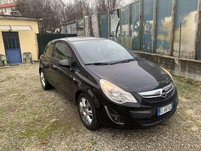 Usata Opel Corsa 86 CV (63 kW) 2012 Nero Coupé