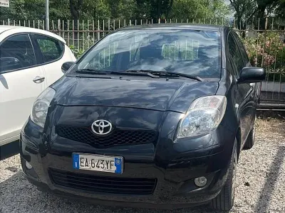 Usata Toyota Yaris Sol 69 CV (50 kW) 2010 Nero Utilitaria