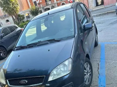 Usata Ford C-MAX Ghia 90 CV (66 kW) 2006 Monovolume