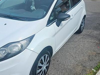Usata Ford Fiesta 80 CV (58 kW) 2009 Bianco Utilitaria