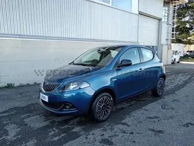 Usata Lancia Ypsilon 69 CV (50 kW) 2024 Blu Utilitaria