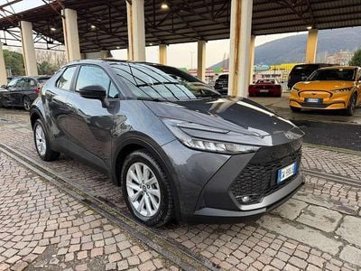 Grigio Usata 2024 Toyota C-HR Active SUV | 26.000 € (Buon prezzo)