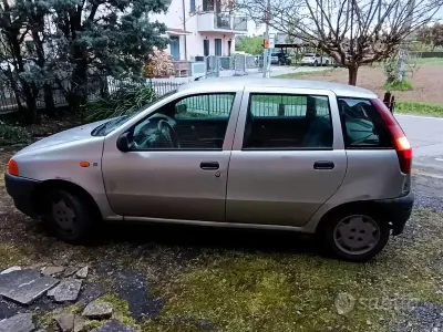 Usata Fiat Punto 54 CV (39 kW) 1997 Grigio Berlina