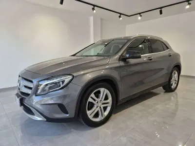 Usata Mercedes GLA180 Premium 109 CV (80 kW) 2017 Grigio SUV