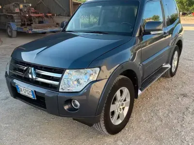 Usata Mitsubishi Pajero 170 CV (125 kW) 2007 Blu SUV