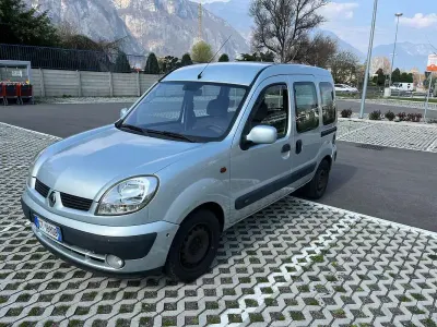 Usata Renault Kangoo Privilege 82 CV (60 kW) 2004 Argento Monovolume
