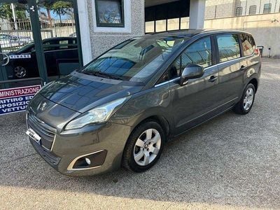 Usata Peugeot 5008 Active 115 CV (84 kW) 2014 Grigio Monovolume