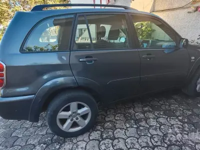 Usata Toyota RAV4 116 CV (85 kW) 2005 Bluazzurro SUV
