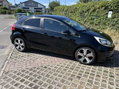 Usata Kia Rio 90 CV (66 kW) 2015 Berlina