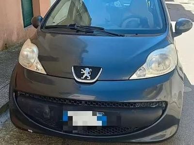 Usata Peugeot 107 68 CV (50 kW) 2008 Nero Utilitaria