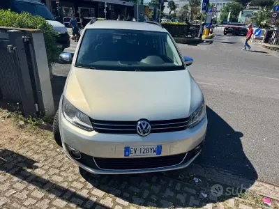 Usata VW Touran 105 CV (77 kW) 2014 Grigio Monovolume