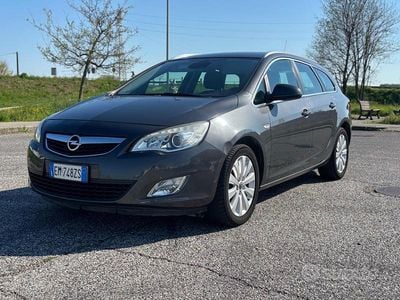Käytetty Opel Astra 110 HP (80 kW) 2012 Harmaa Farmari