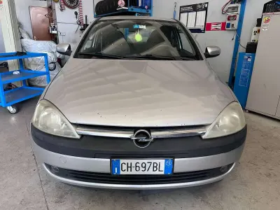 Usata Opel Corsa 75 CV (55 kW) 2003 Argento Utilitaria