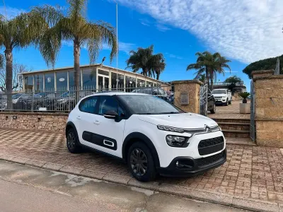Używany Citroën C3 Feel 83 KM (61 kW) 2021 Biały Hatchback