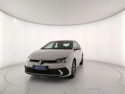 Usata VW Polo Life 95 CV (69 kW) 2023 Ascot grey Utilitaria