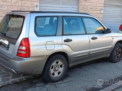 Usata Subaru Forester 125 CV (91 kW) 2005 Grigio SUV