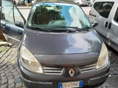 Usata Renault Scénic II 110 CV (80 kW) 2006 Monovolume