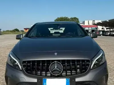 Usata Mercedes A180 Premium 109 CV (80 kW) 2016 Grigio Utilitaria