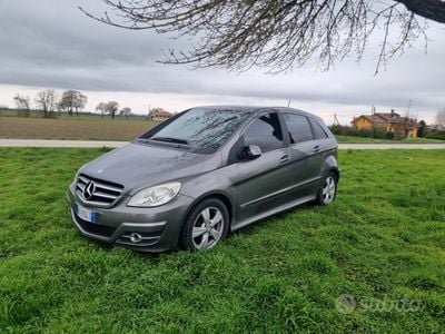 Mercedes B200