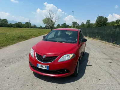Usata Lancia Ypsilon 69 CV (50 kW) 2018 Rosso Utilitaria