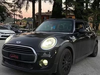 Begagnad Mini ONE 75 HK (55 kW) 2016 Svart Halvkombi