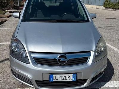 Usata Opel Zafira Cosmo 120 CV (88 kW) 2007 Argento Monovolume