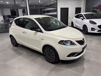 Usata Lancia Ypsilon Gold 69 CV (50 kW) 2022 Bianco Utilitaria