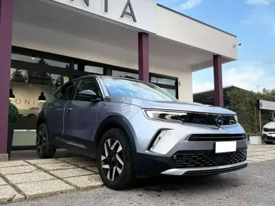 Usata Opel Mokka Elegance 131 CV (96 kW) 2022 Grey artense SUV