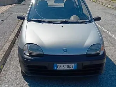 Usata Fiat 600 54 CV (39 kW) 2004 Grigio Berlina