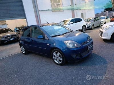 Usata Ford Fiesta Titanium 68 CV (50 kW) 2008 Grigio Berlina