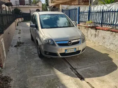 Usata Opel Zafira 101 CV (74 kW) 2007 Grigio Monovolume