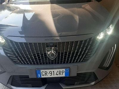 Usata Peugeot 2008 Allure 101 CV (74 kW) 2023 Grigio SUV